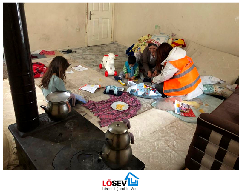 losev1998's tweet photo. "Evine öyle bir misafir gelir ki kolisinde ihtiyacın, sohbetinde dermanın vardır..." https://t.co/KEzxiwiXEb