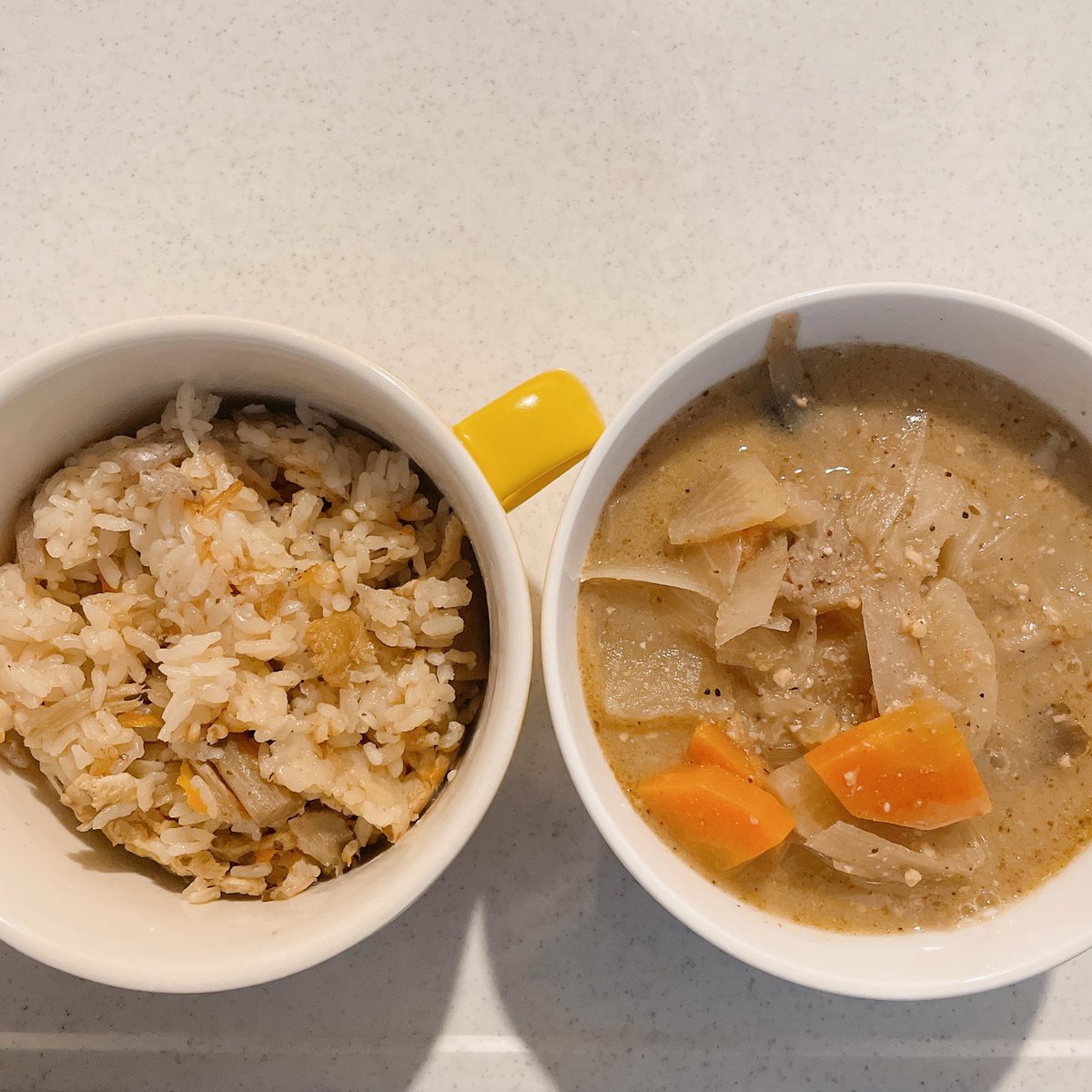 fukupoyoxx's tweet photo. ごはん、ごはん〜♫ #炊き込みご飯 #豚汁 #modeconspring #ミクチャ https://t.co/nprp7TpFpG https://t.co/8kvlyMwzNq