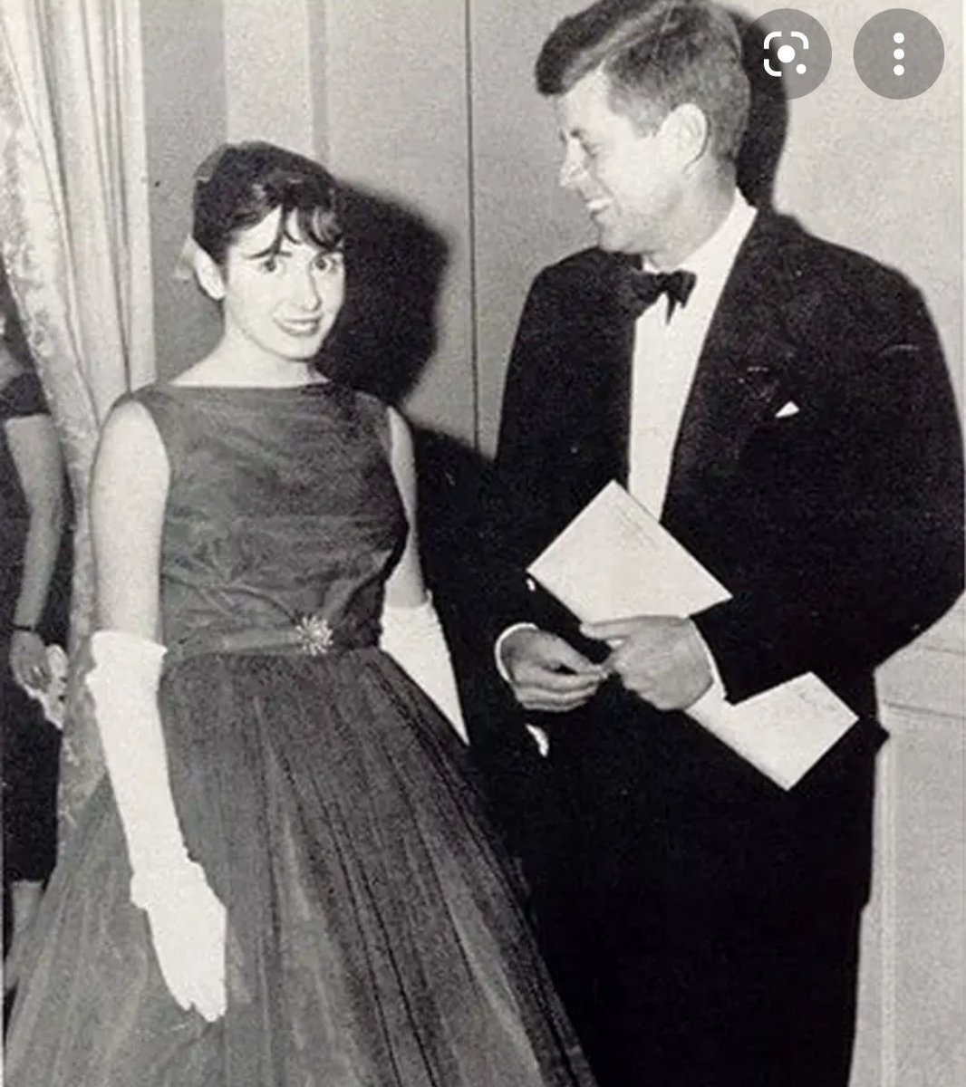 katbaker2017's tweet image. A young Nancy Pelosi giving JFK tips on the stock market 😆