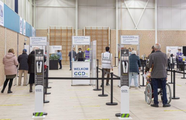 De boosterprik halen zonder afspraak? Dat kan vanaf vrijdag 14 januari in De Waard in Bergambacht 💉 Ben je 18+, langer dan 3 maanden geleden gevaccineerd/corona gehad? Dan ben je welkom! Openingstijden vanaf 14/01 zijn ma t/m vr 8.00 - 15.30 uur, za &amp; zo 9.00 - 16.30 uur ⌚️