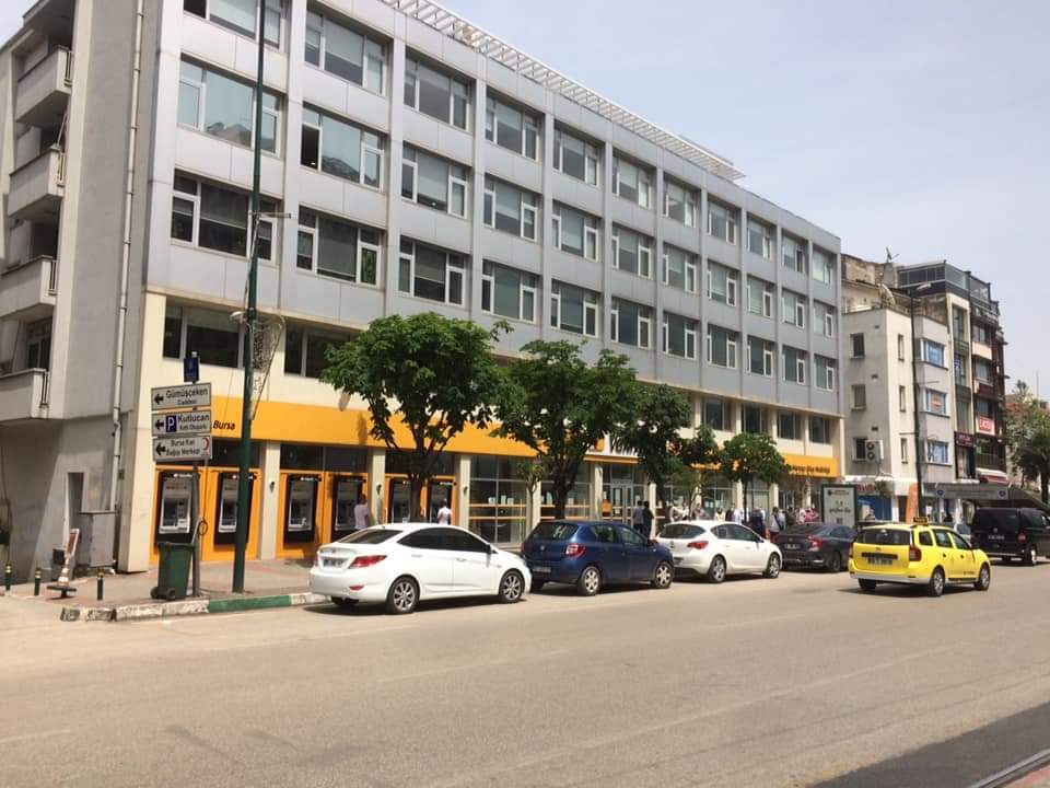 Ahmet Baba dergahı 1904 ve günümüzde aynı yer.
Hiç bir değişiklik yok, o zaman da Vakıfların idi, şimdi de...😐