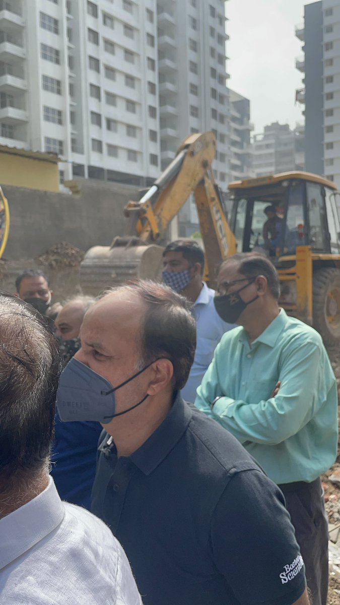 TeerthTowers's tweet photo. Residents expressing concerns to Officials #SOS @CMOMaharashtra @PawarSpeaks @PuneCityPolice @supriya_sule @bb_thorat https://t.co/5jEqCbOjHa