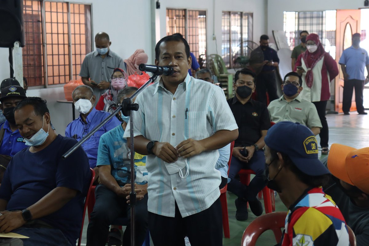 dofmalaysia's tweet photo. 12 Januari | Temerloh, Pahang 

Lawatan kerja Timbalan Menteri 1 MAFI, YB Datuk Seri Ahmad Bin Hamzah ke kawasan penternak akuakultur - sangkar ikan air tawar yang mengalami kerugian akibat bencana banjir baru-baru ini. https://t.co/pnD94RaMcI