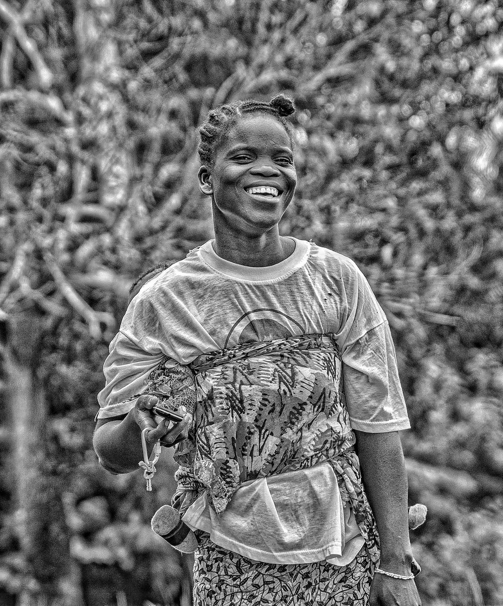 always keep up smiling...
...happiness cannot be outweighed by money...
...happiness is health and education
#africa #ngo #education #chance #HealthForAll #Education_For_Everyone #Liberia #photography #photooftheday #portraitphotography #portraitoftheday #NGO #ProtectTheKids