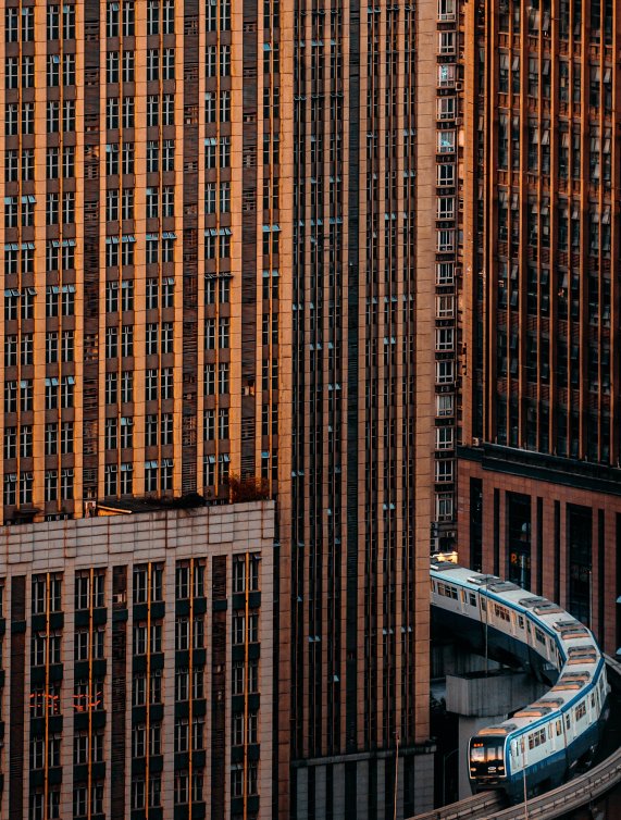 Hop on the monorail🚝 to experience Chongqing's unique 3D transport system.

#Chongqing #重庆 #megastructure #photography #monorail #WednesdayMotivation