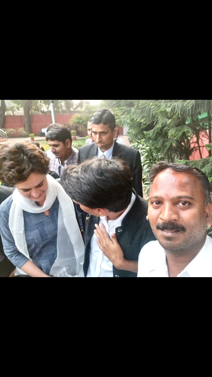 Happy Birthday 
Shri, priyanka Gandhi Vadra         