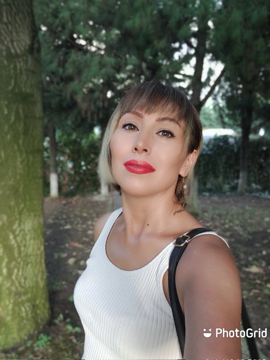 "Sana Mahkum Kalmak Güzel"
Gözlerinden Öperim__________✔️
#günaydın ⛈️