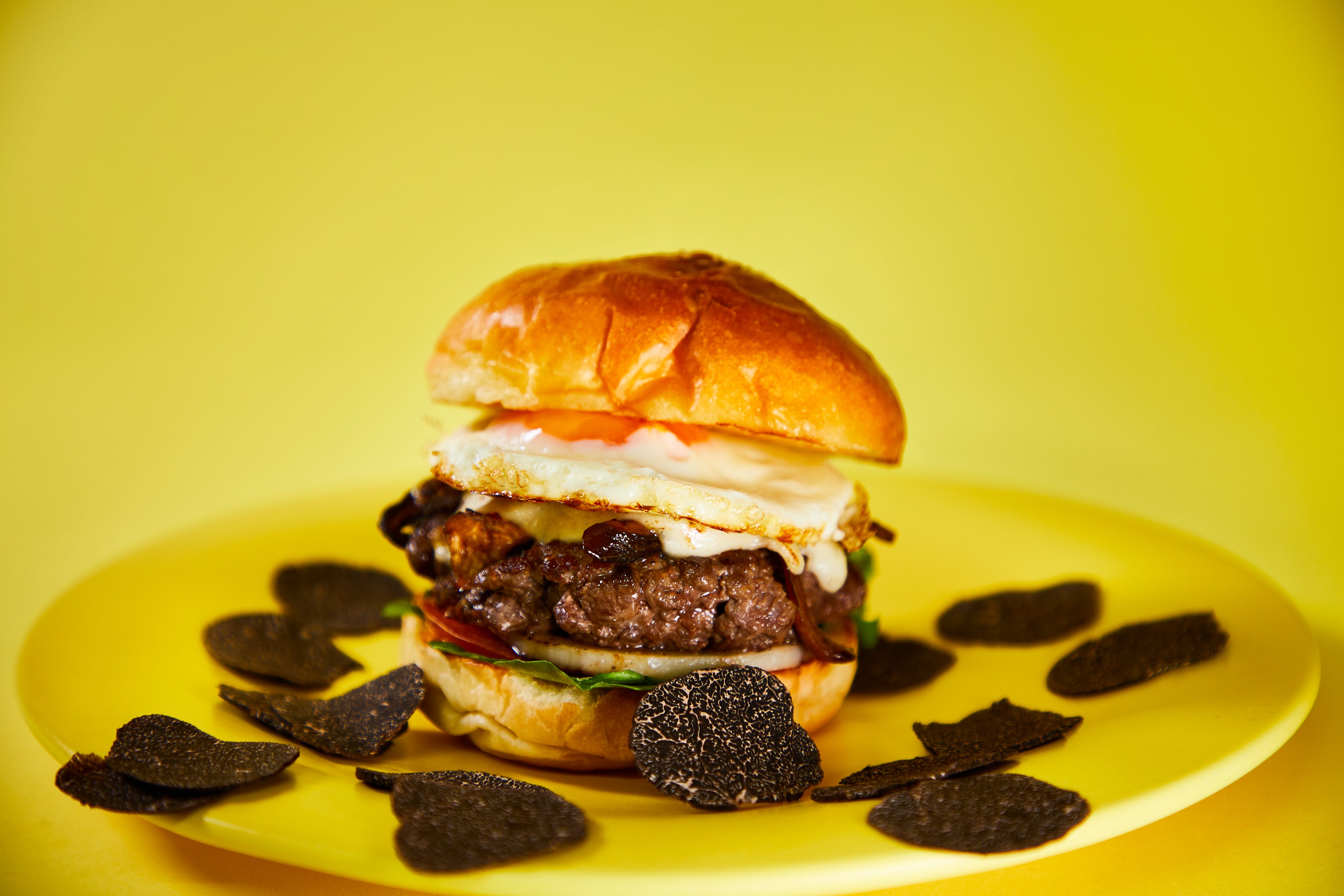 Genkai Burger トリュフ香る 神戸牛 Genkai チーズバーガー は 理想の5味 1を提供するため 全ての食材に対してあらゆる産地から厳選した食材を使用しています 選び抜かれたプレミアムな食材を画像にてご紹介 レコールバンタン Vantan 限界