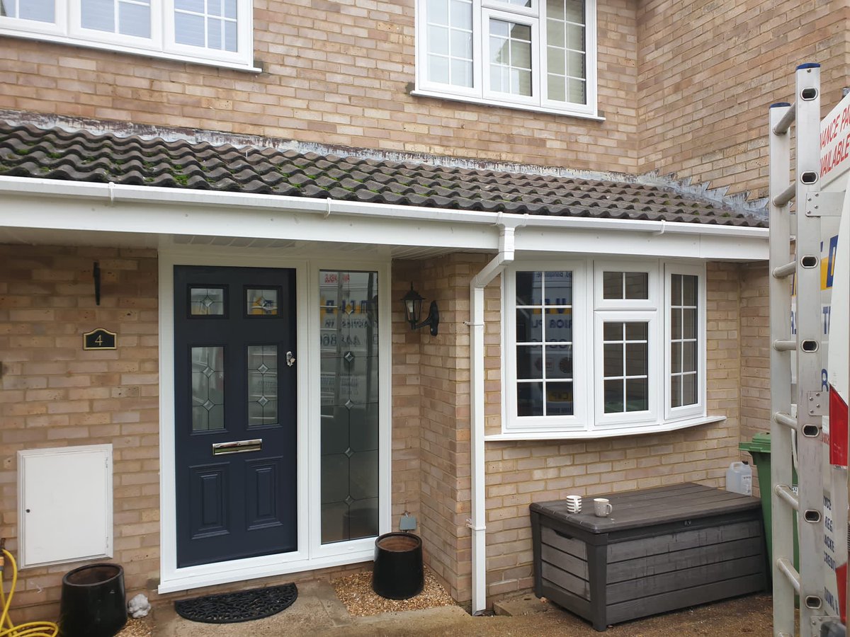 AdvancedExtPlas's tweet image. Completed by our teams in Fair Oak this week. @PROFILE_22 house full of windows &amp;amp; @Palladio_Doors front door &amp;amp; side panel.