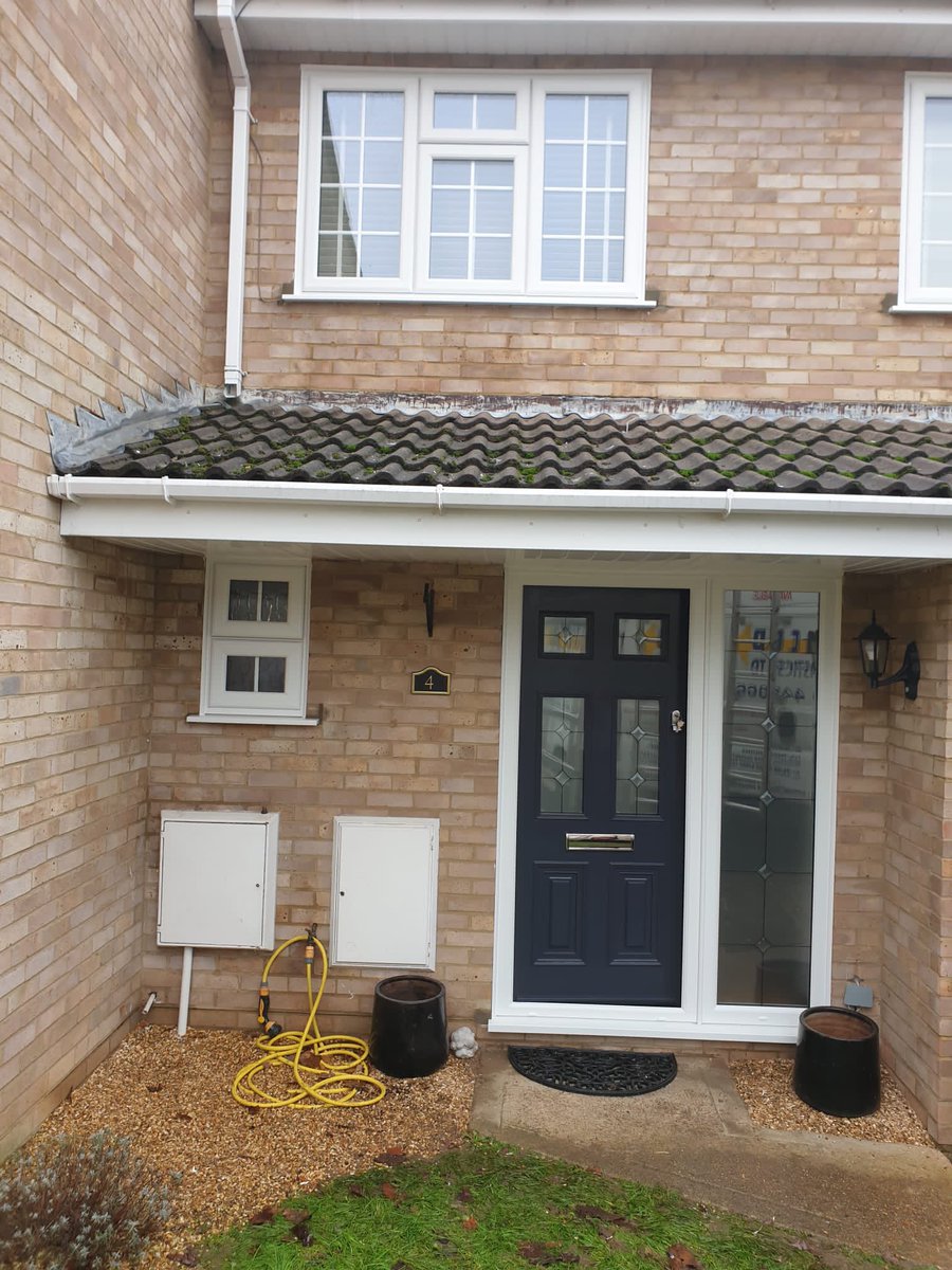 AdvancedExtPlas's tweet image. Completed by our teams in Fair Oak this week. @PROFILE_22 house full of windows &amp;amp; @Palladio_Doors front door &amp;amp; side panel.