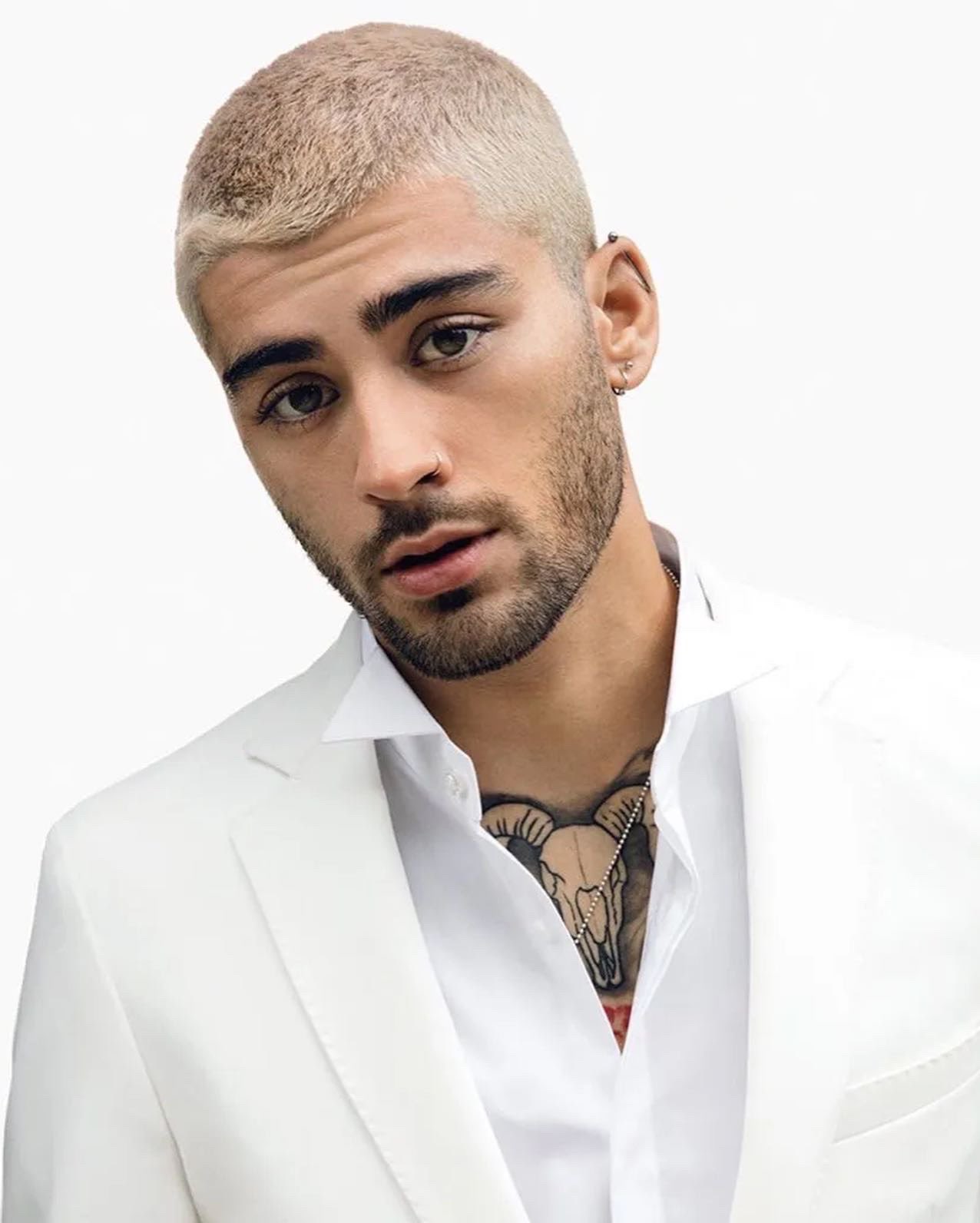 BRUH ZAYN MALIK IS HOT AND I WANT TO TELL HIM HAPPY BIRTHDAY. 