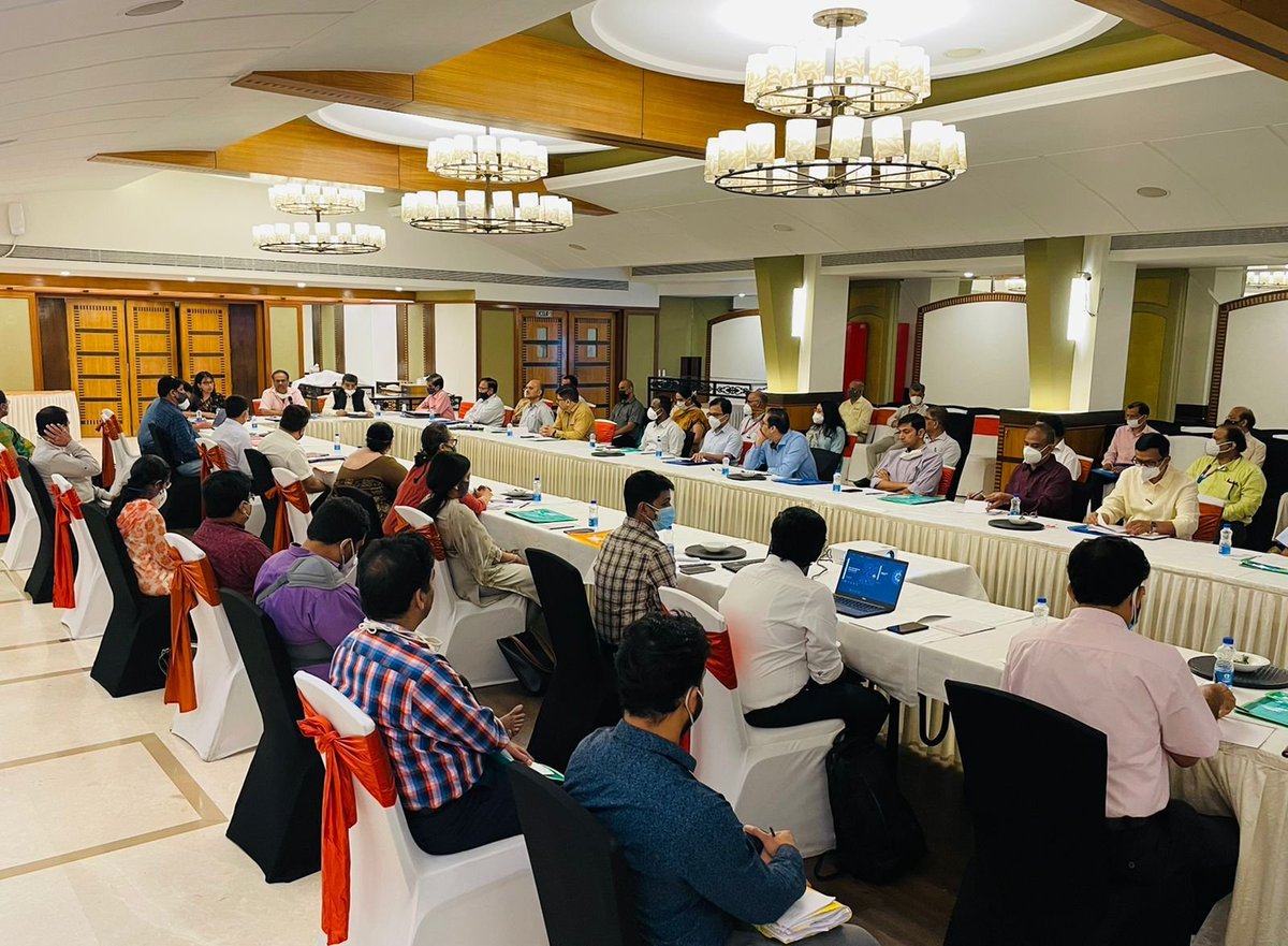 NITIAayog's tweet photo. #MultidimensionalPovertyIndex &amp; #SDGIndiaIndex consultation in Goa!

Chief Secy Goa &amp; Puneet Goel reviewed &amp; appreciated the detailed analysis presented by the #NITIAayog team led by @SanyuktaSam1 in the State Workshop on #MPI &amp; #SDG in #Panaji.

Cooperative Federalism in Action. https://t.co/JQZnvEnIWg