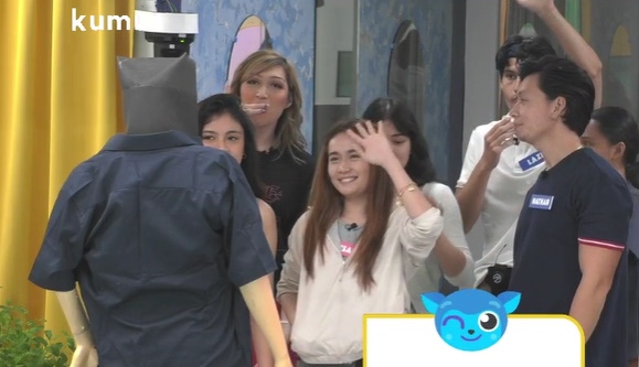 PBBSeasonUpdate's tweet photo. Nagpaalam na ang housemates kay Zach

#PBBKumuAdultsLSday11 https://t.co/EdYv7yG5QJ