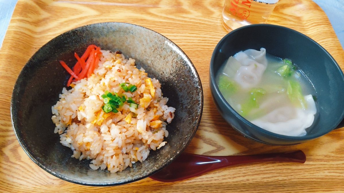 昼ご飯 ・黒胡椒ガーリック炒飯 ・スープ餃子