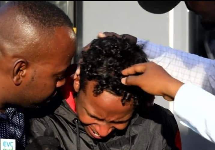 Ore_Osman1's tweet photo. "I was in the cell for 2 years" said Aidaruus crying on reaching his Soil.
The Government of Somalia returned 97 Young Somali immigrants who were in libya detention centers for years.
Returning home is a new beggining of life & getting their freedom.
#Stopimigration
#CreateJobs https://t.co/f2ny4USJYz