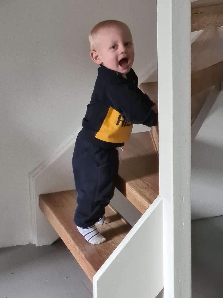 JustOnlyEvie's tweet photo. Look mommy I can climb up the stairs. Little brat 🤣 https://t.co/hUKmAEHLKJ