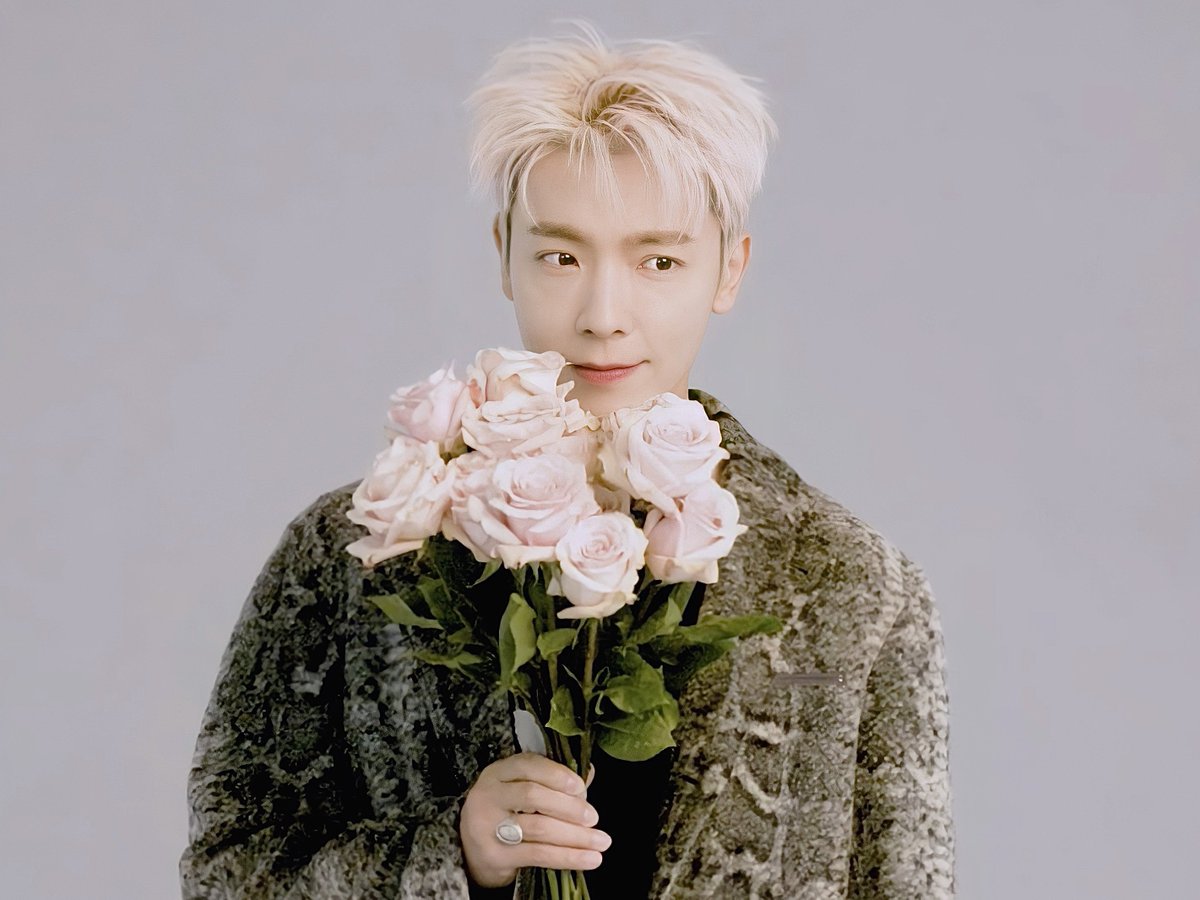 8__day's tweet photo. 🌹

#동해 #DONGHAE https://t.co/kgEkjXhFF0