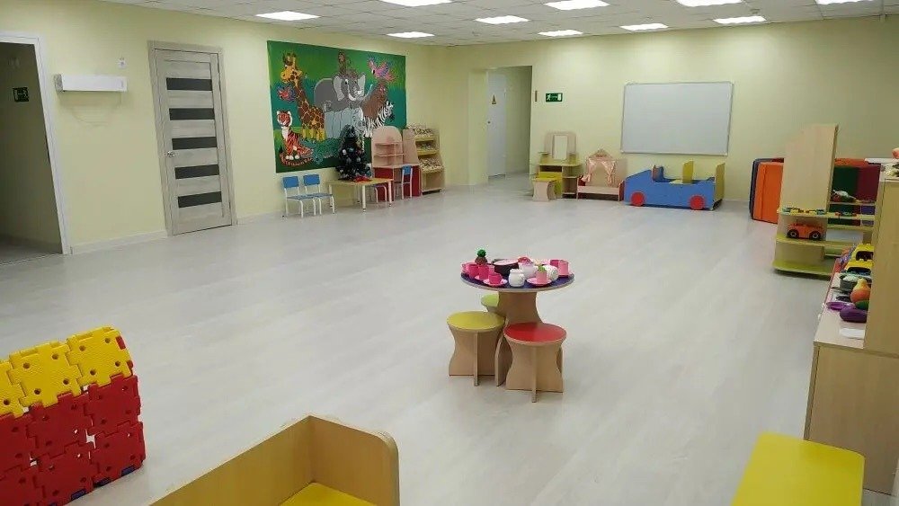 В рамках нацпроекта "Демография" приобретено помещение для создания дополнительной группы для 27 детей в возрасте от 2 до 3 лет по адресу: Московское шоссе, 298а. Указанное помещение закреплено за детским садом № 385.