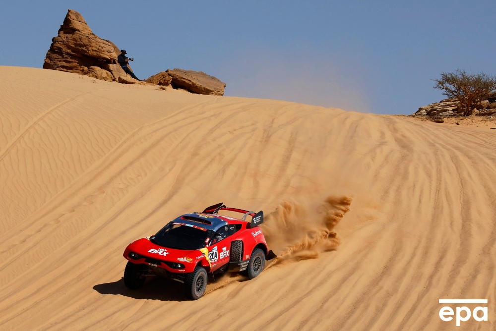epa_sport's tweet photo. Spanish driver Nani Roma of the Bahrain Raid Xtreme team in action during stage 10 of the Rally Dakar 2022 in Saudi Arabia. 📷 epa / Yoan Valat
#epaphotos #epaimages #Dakar2022 #RallyDakar #Dakar #OffRoad #Desert #BRaidXtreme @NaniRoma https://t.co/tnt9YbQh4y