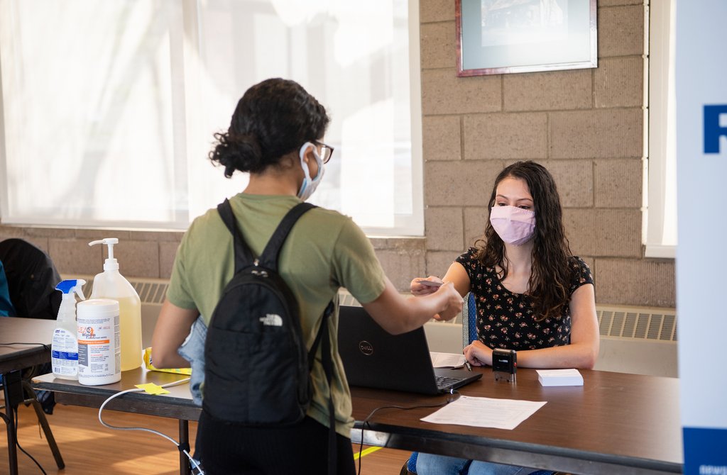 newpaltz's tweet photo. SUNY New Paltz is hosting a New York State-run COVID-19 testing site providing PCR tests to all members of the public (including students, faculty and staff). https://t.co/CDTRDeKZqT #NewPaltz #HudsonValley #NPsocial #NPForward #SUNYNewPaltz https://t.co/rGCxw7T0Lw