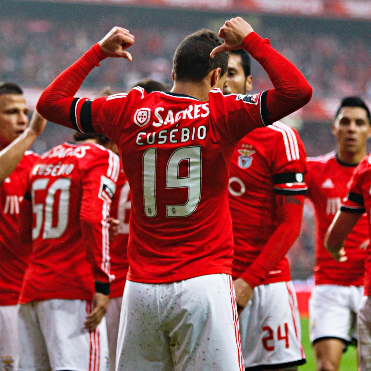 B24PT's tweet photo. Faz hoje 8 anos: o jogo dos 11 Eusébios 🔴 https://t.co/E1nS1wUEYy
