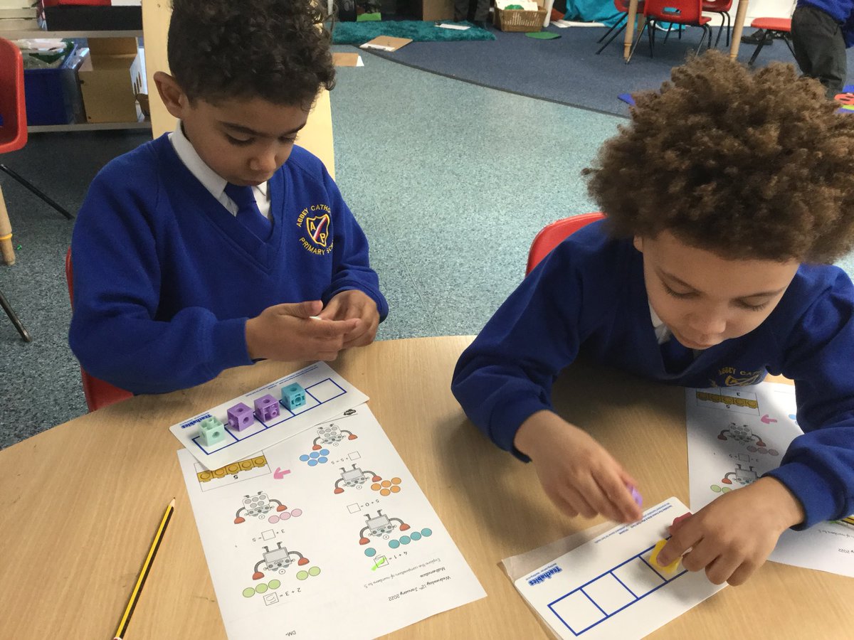 AbbeyPrimary's tweet photo. #rec are using #concreteobjects and five frames to help solve their number problems. #mathematics https://t.co/Hzs69I0tQN