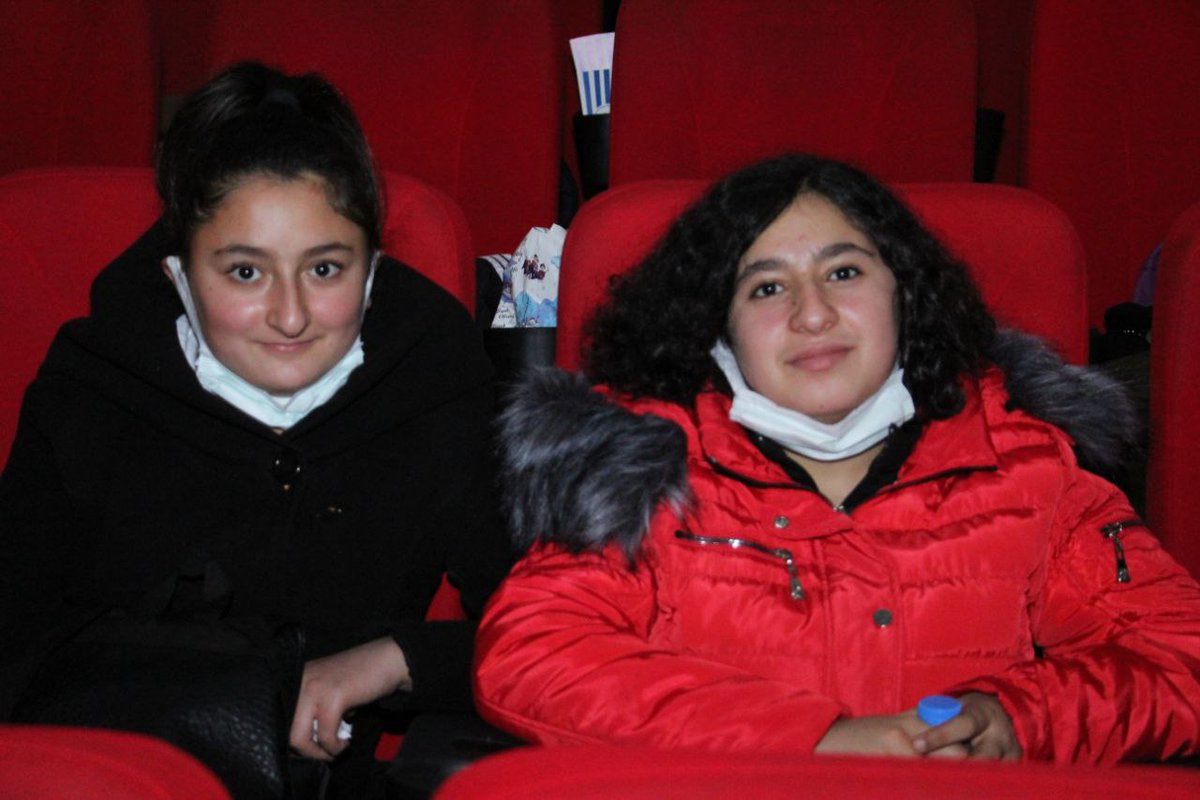 Öğrencilerimiz Sinemayla Buluşuyor 🎬

Sivas İçin 700 Fikir 700 Proje kapsamında başlatılan "Öğrencilerimiz Sinema İle Buluşuyor" projesi kapsamında Kaymakamımız Hüseyin Çamkerten, öğrencilerimiz ile birlikte 'İyi ki Varsın Eren, Kesişme' filmini izlediler.