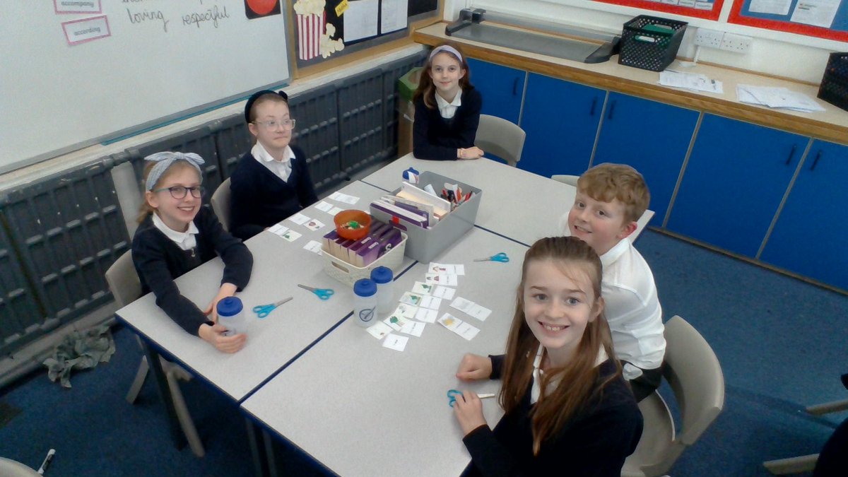 BPSHull's tweet photo. 5LC have been asking, 'Quel temps fait-il?' The children have been answering the question today by saying, 'Il fait beau, il y a du soleil and il fait froid.' #BPSLanguages https://t.co/FjPrxlipIG