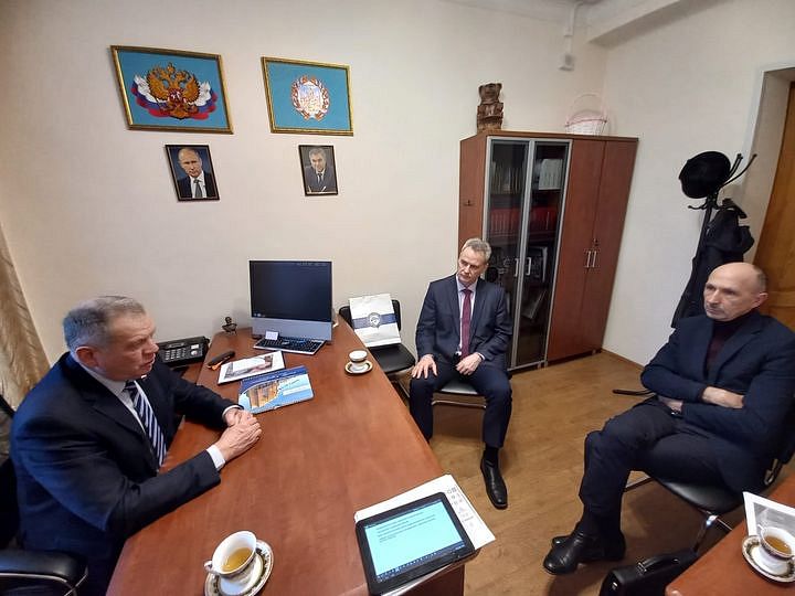 rector_asu's tweet photo. С депутатом Госдумы И.И. Лоором обсудили участие АлтГУ @altsu_official  в создании карбонового полигона в Алтайском крае: https://t.co/fs5ZrzWrt0 https://t.co/6apOCCyS63