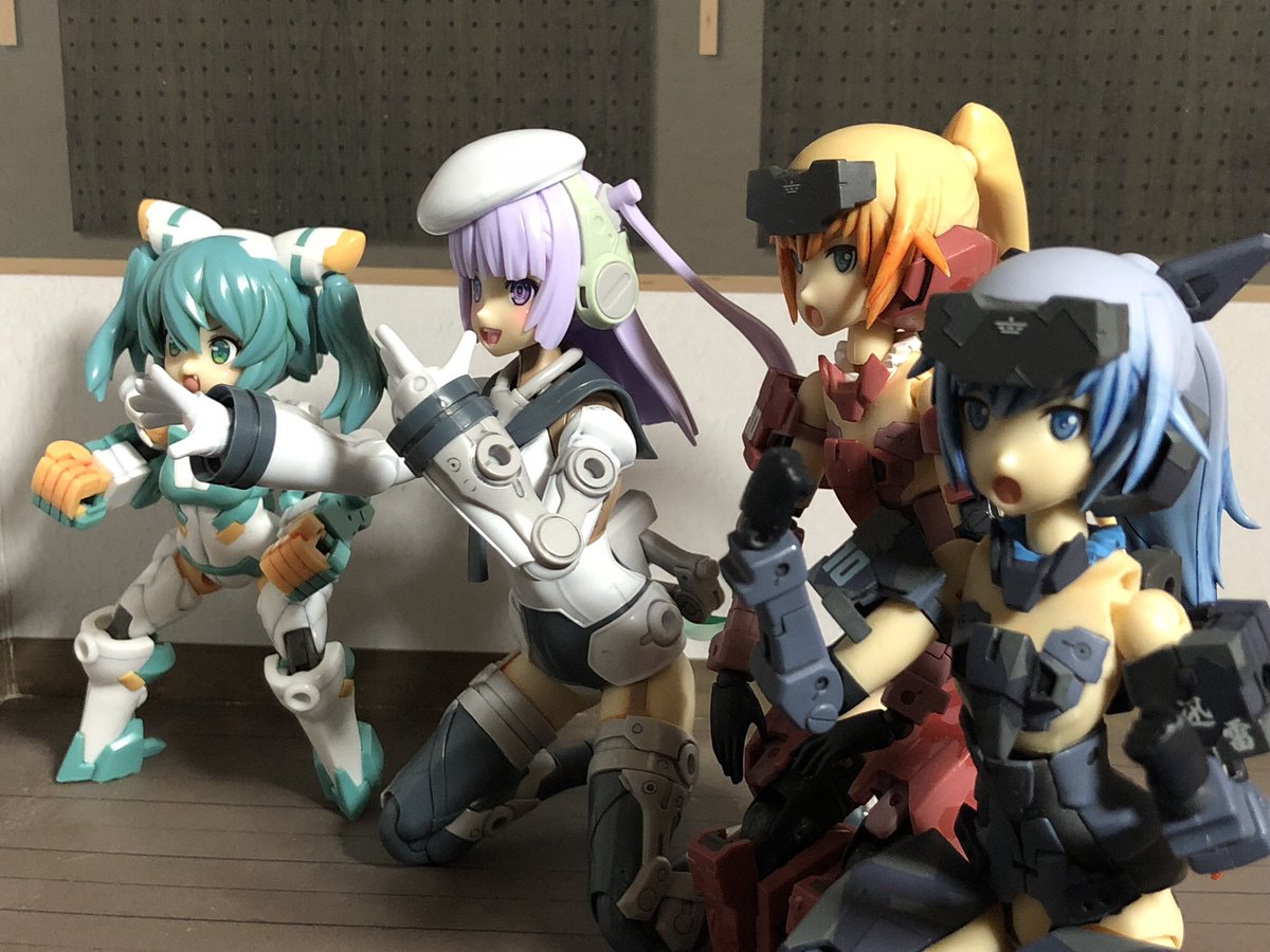 #1月になったのでフォロワーさんに自己紹介しようぜ
お絵描きとオモチャが大好きな人です(   `ᾥ'   ) 