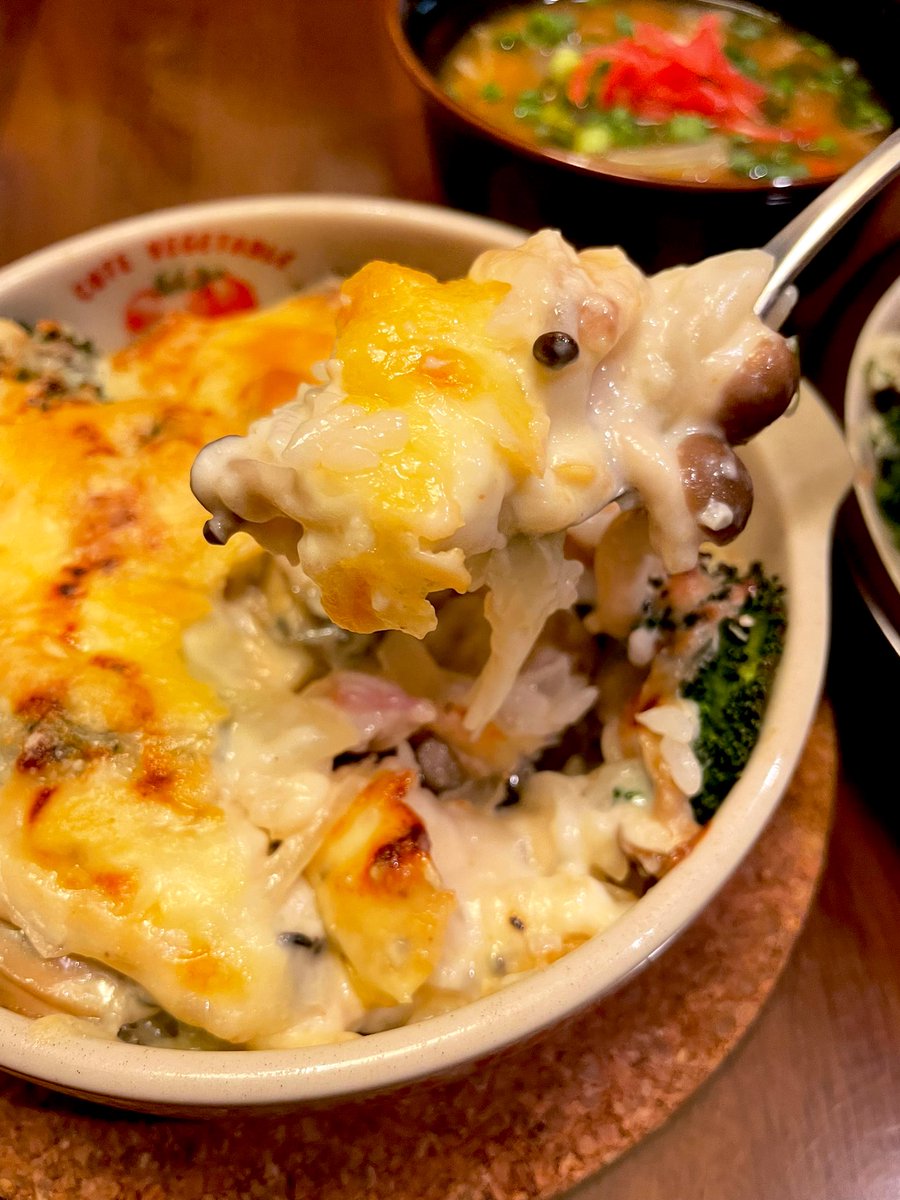 牡蠣ドリアと鰹のタタキで今日の夕飯完成です(^o^) 