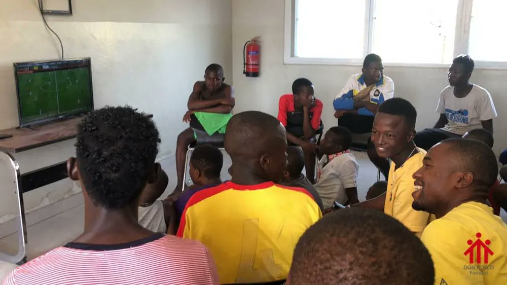 DonBoscoFambul's tweet photo. We all watched the ALG - SLE game together! Patriotism at its best. Our beneficiaries and staff as anxious and fulfilled as you were. Great game Leone Stars!Continue to inspire our children to reach the stars.
#childrenwithfuture #lefmibodi #LeoneStars #AFCON2022 https://t.co/RRRh1ijSuH