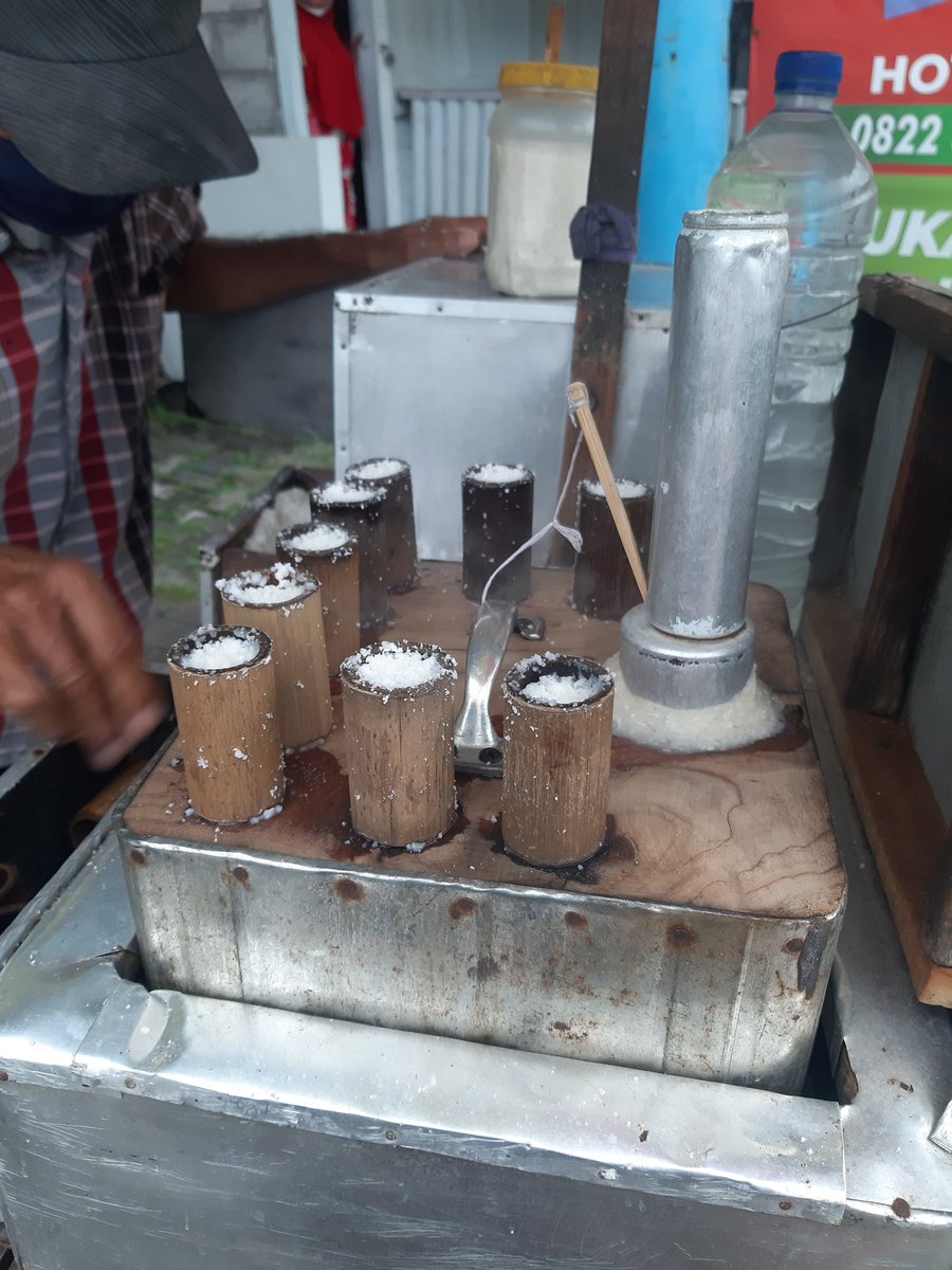 dekdyan's tweet image. Kapan terakhir makan putu bumbung? Mumpung lewat di jalan imogiri barat yukk dibeli🙂
@Jogja24Jam @JogjaUpdate @area_jogja @makanjogja @JogjaToday