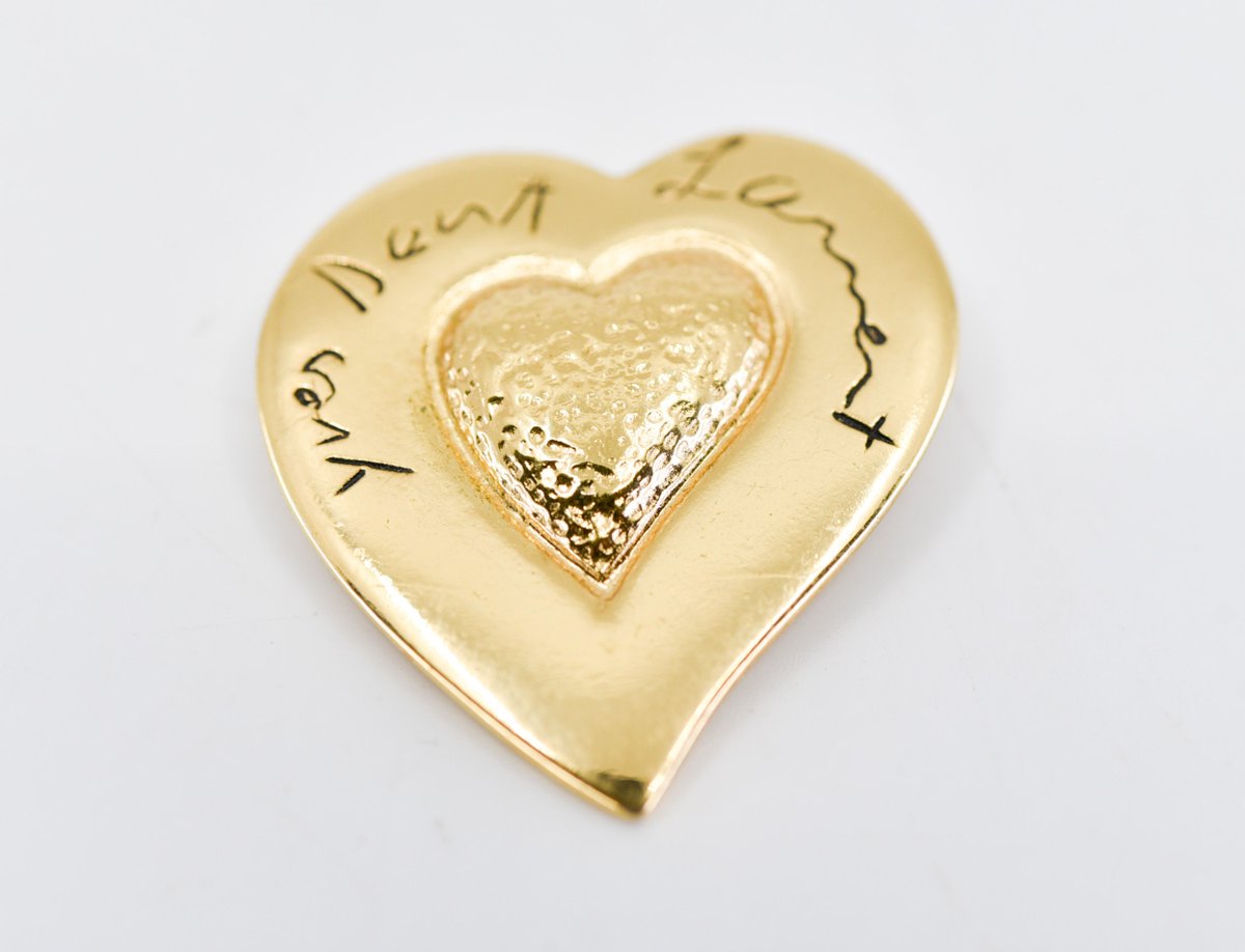 LeBoulotDodo's tweet photo. ★★★★★ "Very beautiful" XiaoLi D. https://t.co/Y4vrdvfLyg #etsy #gold #black #vintageyslpin #vintageyslbrooch #frenchvintagepin #yvessaintlaurent #vintageyslheart #vintagegoldheart #vintageromance https://t.co/GxCxruh6Wc
