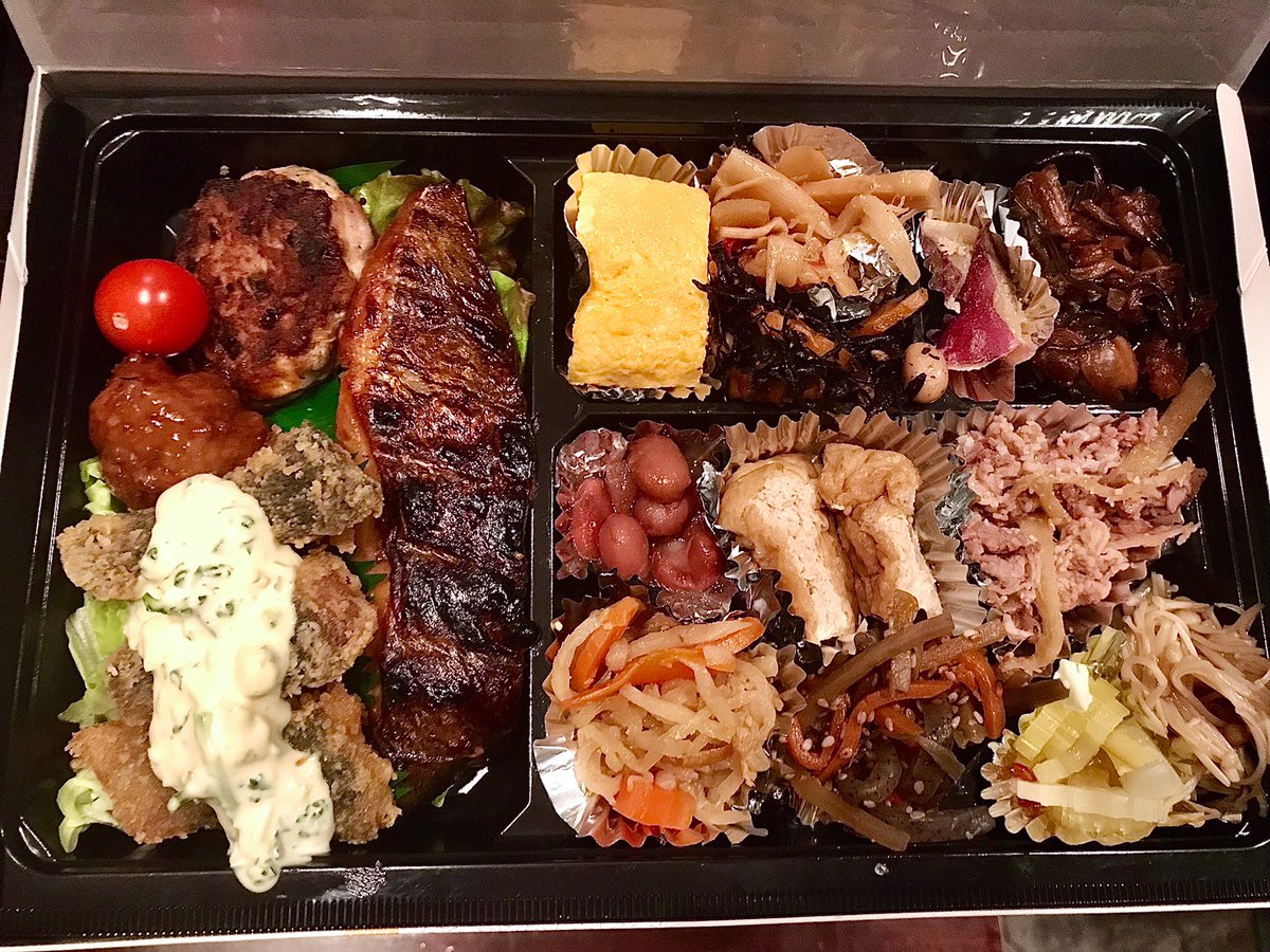 本日町内会に配達した仕出し弁当。 各種お惣菜と鶏五目ごはん 大口のお弁当(要予約)🍱 お問い合わせお待ちしております ☎️03-3352-6225