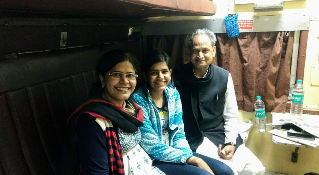back_benchers_1's tweet photo. Great CM with humble personality 😇 https://t.co/dZlTWjDyA2