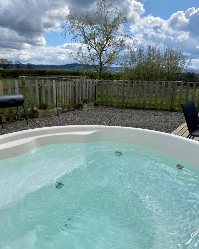 pigeondoor's tweet photo. Beetie glamping bus in Shropshire 
#hottub #staycation 
#dogfriendly #shropshire #glamping https://t.co/BOUSZReIym