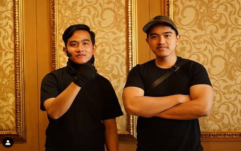 Harian_Jogja's tweet photo. Gibran Rakabuming Raka &amp; Kaesang Pangarep Dilaporkan ke KPK, Moeldoko Ikut Membela https://t.co/lZ92jBZ1kb #beritajogja #jogja #jogjaistimewa https://t.co/UN9u3nbIag