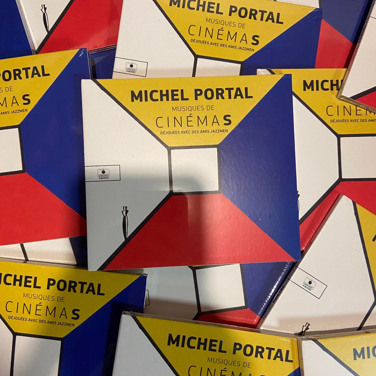 Labelbleu1's tweet photo. On commence bien 2022 avec un nouveau pressage de « Cinémas » de #MichelPortal, fraîchement arrivé. 📦

Dans cet album sorti en 1995, il s’associe dans ses morceaux à de grands noms du jazz, de #AndyEmler à #TonyRabeson, en passant par #RitaMarcotulli ou encore #RichardGalliano. https://t.co/5YIALBVxKz