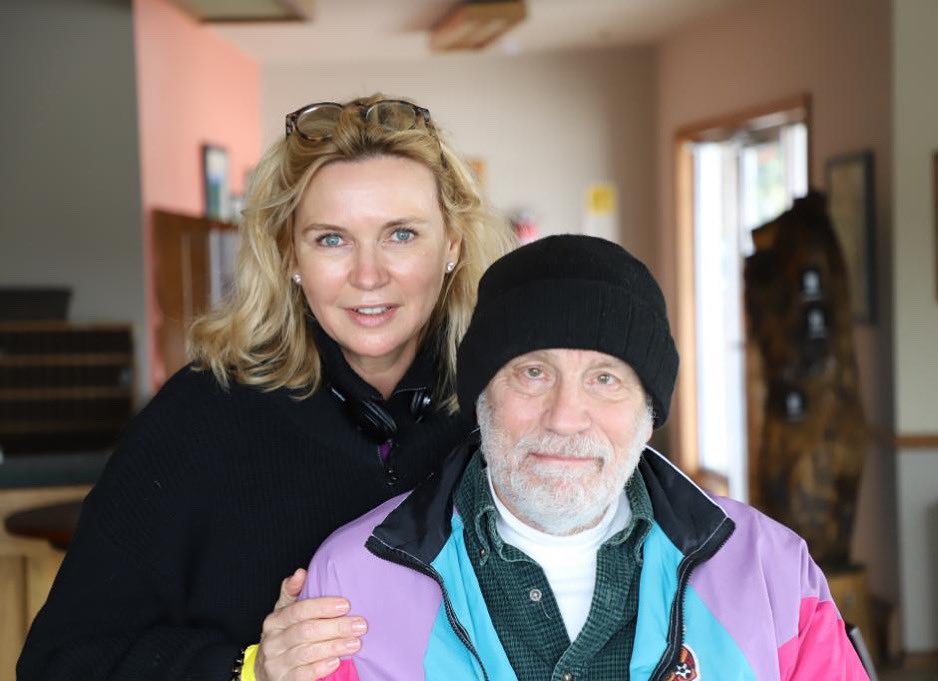 VeronicaFerres's tweet photo. Thank you John! My best friend and buddy for an incredible ride on #SHATTERED 🙏🏻 #excited #johnmalkovich // Available in Select Theaters, On Demand and @AppleTV January 14. https://t.co/l0TGgcLUkE