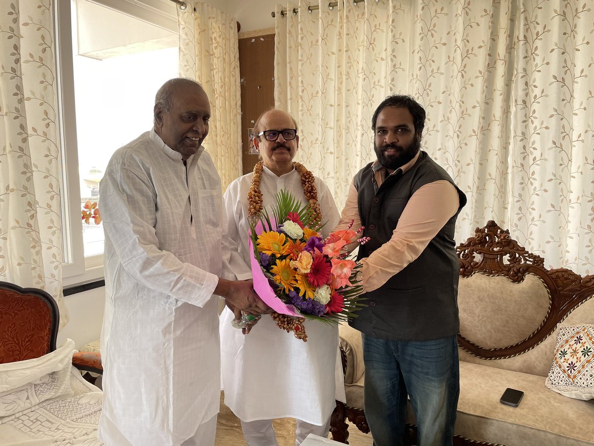 RaghuExMinister's tweet photo. @INCIndia General Secretary,Ex Central Minister Janab Tariq Anwar Ji called on me at my residence in bengaluru.When I was National General secretary of @IYC and incharge of Bihar,He Served as Bihar youth congress President.I am thankful to @itariqanwar Ji for calling on me https://t.co/Q0kHdAd2pb