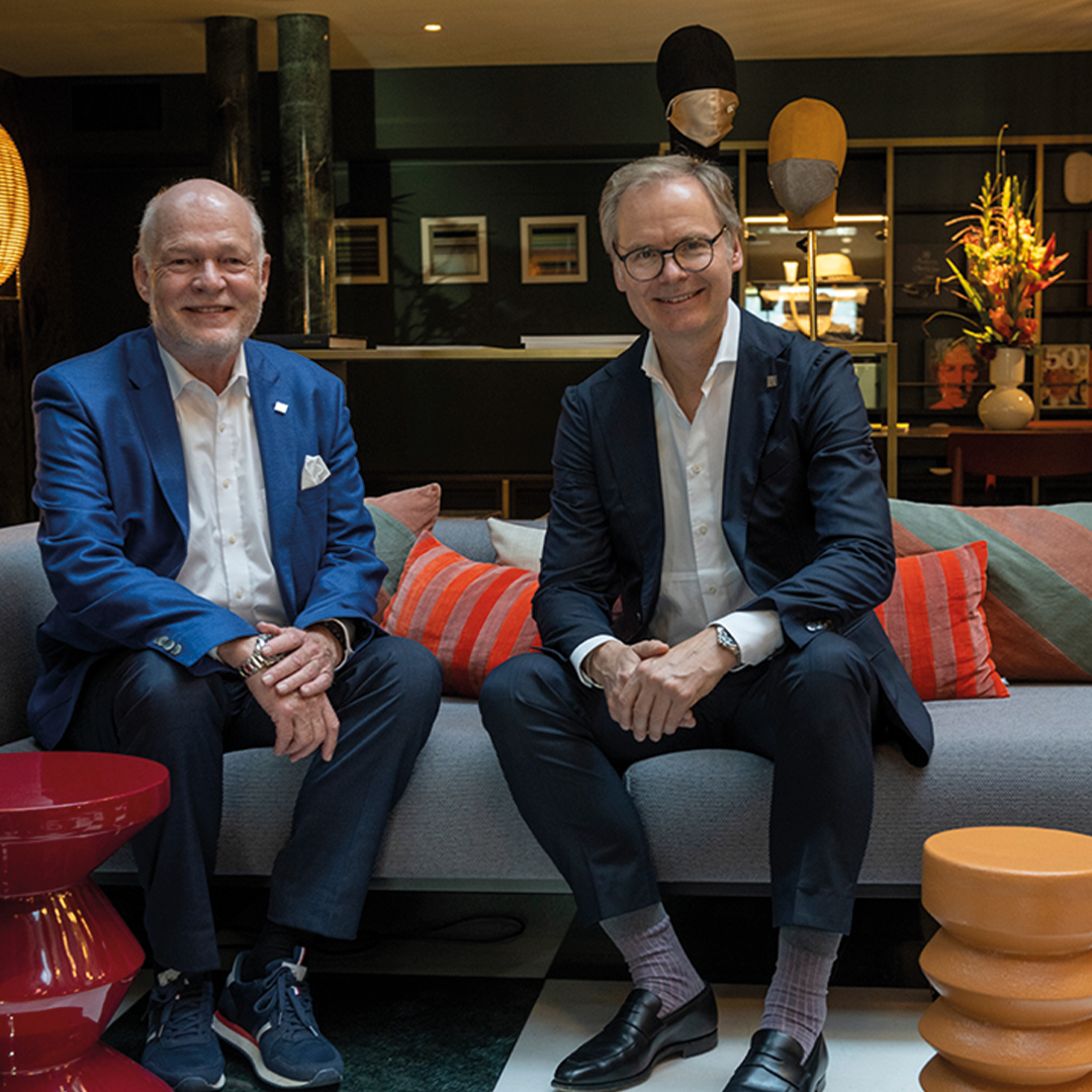 AlthoffHotels's tweet photo. "Der Freude am Reisen eine Heimat geben" - Thomas H. Althoff und Frank Marrenbach im Gespräch über feine Hotellerie und familiäre Werte. Das gesamte interview und mehr finden Sie in unserem Blog und im neuen Althoff Magazin: https://t.co/jgM9GB5xXE https://t.co/fzlnMpRjYH