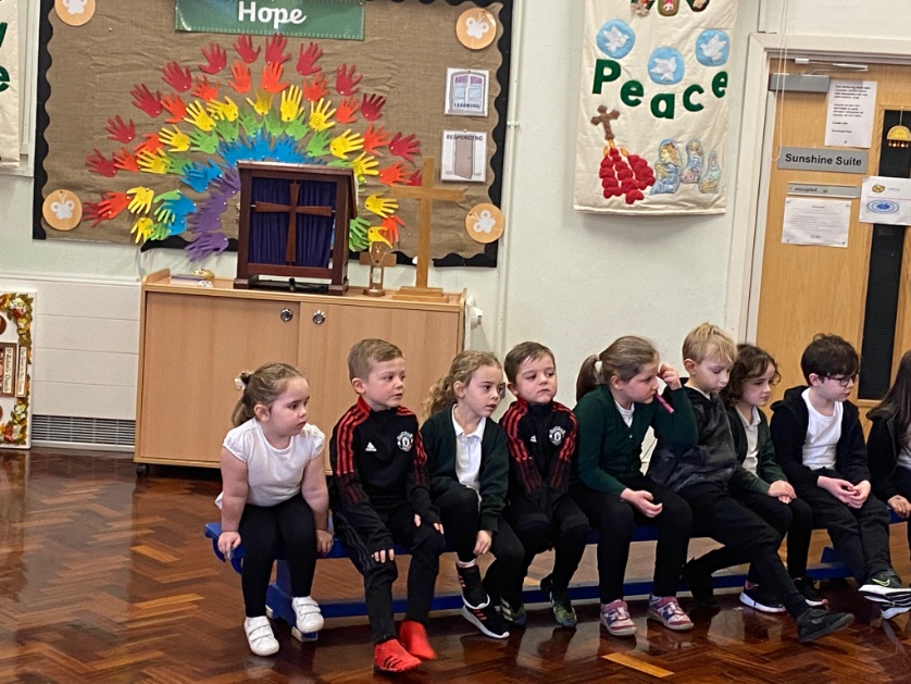 MrsF_staidansb's tweet photo. Y1 @staidansb have started on their @altrudrama day based on ‘The Fire 🔥 of London’ #makinglearningstick #StaidansbHist https://t.co/gHtVQSNNTA