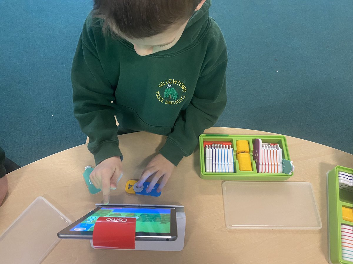 We’re having the best time learning to code with our @OsmoCoding kits! #codingforkids #osmocoding #codingawbie #donttrytostandonalilypad @WillowtownPri