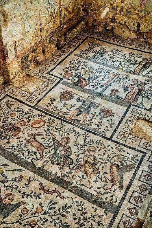 romanhistory1's tweet photo. Roman floor mosaic of the Villa Romana del casale in Piazza Armerina, sicily, Italy. 4th Century AD. https://t.co/GzsZnzGMdf