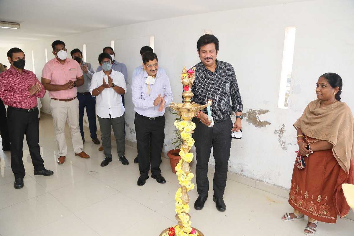 cgstchennaizone's tweet photo. Shri M.V.S.Choudary, Chief Commissioner of GST &amp; Central Excise, Tamil Nadu &amp; Puducherry Zone, commissioned 110 KWP Grid Rooftop Solar PV Panels in GST Bhavan, Chennai on 12.1.2022. The panel will produce 15000 units per month, to be used for office. @gstchennainorth @pibchennai https://t.co/78jeHC4wE0