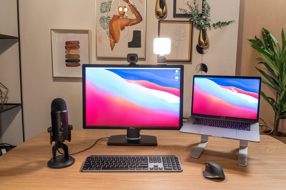 ForbesTech's tweet photo. Logitech Reveals Its Litra Glow LED Video Streaming Light https://t.co/mQihP1md4n https://t.co/7RfSUXwqtg