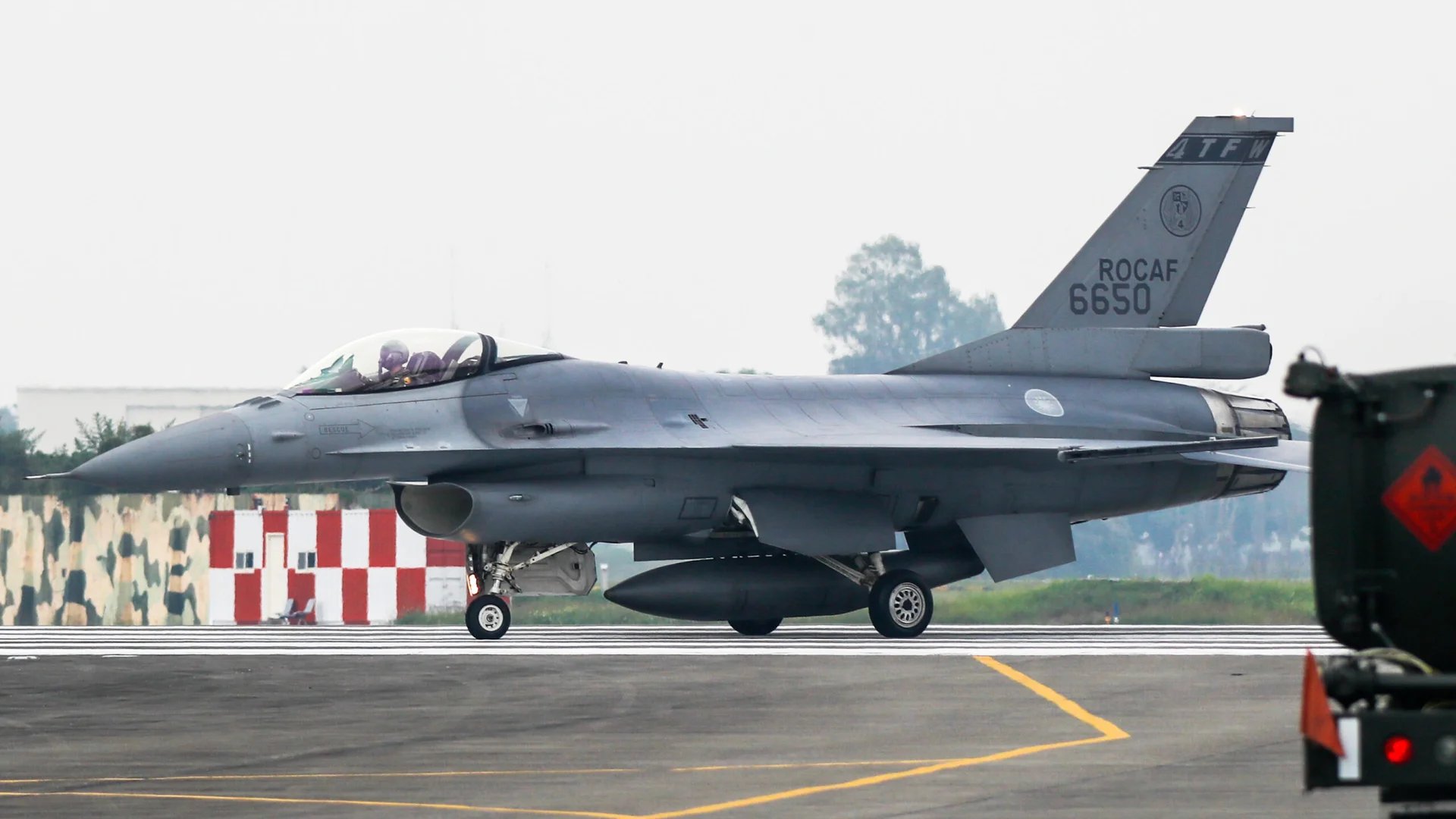 Sohail Ahmed on Twitter: "#Taiwan has lost one of its recently upgraded F- 16V fighter jets, the aircraft crashing into the sea. The incident comes just weeks after the type was declared fully