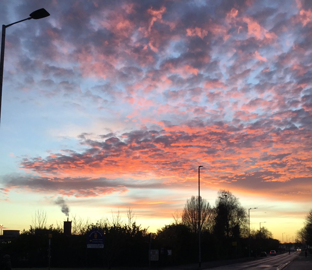 ganneys's tweet photo. The sky was stunning this morning over @ganneys #nofilter #January #NaturePhotography #onthewaytowork https://t.co/NmmTRExIaR