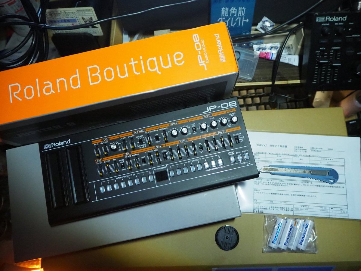 noroi_amano's tweet photo. #Roland #JP08 #修理上がり
去年修理に出したJP-08が帰ってきた。
試しに全音色試して弾いてみて、
ちょくちょく修正しながら
やっぱり危うい段階で作った音とはほんのちょっと
違う感触の音もあったな。 https://t.co/cpIxUekGif